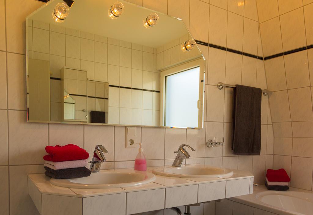 Ferienwohnung Weber-Rolinger Andernach Bagian luar foto